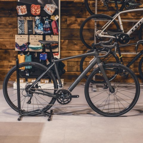 Trek Domane Al 2 Generacja 4 Matte Lithium Grey 2025 (52) Trek Domane Al 2 Generacja 4 Matte Lithium Grey 2025 (52)