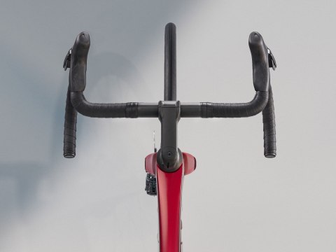 Trek Madone SL 6 Crimson 2025 (L) Trek Madone SL 6 Crimson 2025 (L)
